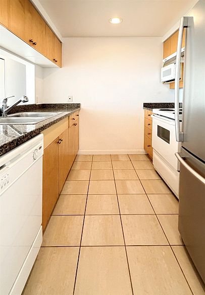 1705 1228 Marinaside Crescent