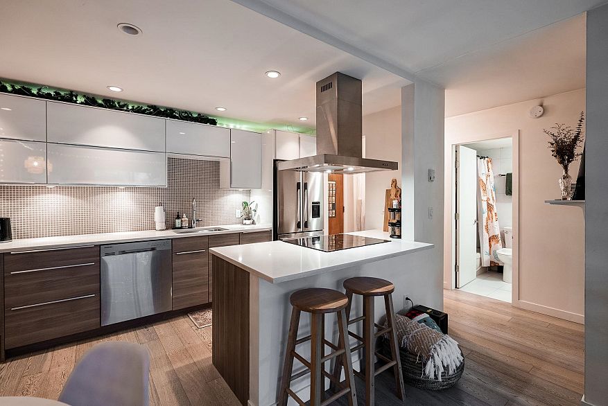 110 330 E 7th Avenue