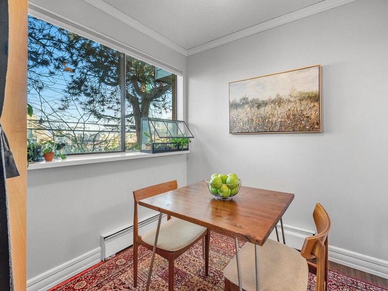 206 1065 E 8th Avenue