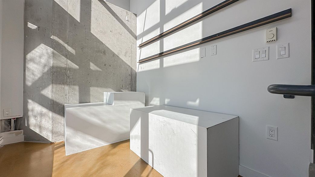 304 495 W 6th Avenue