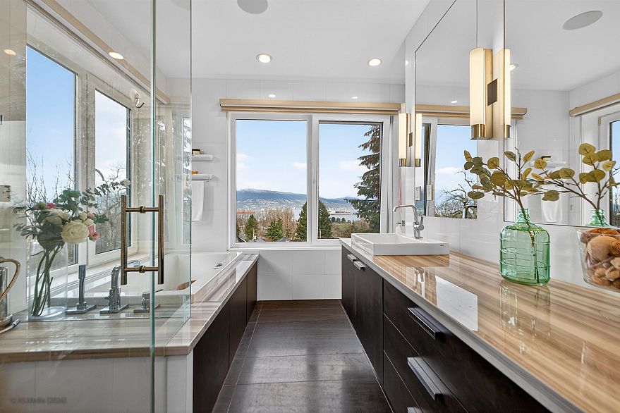 4350 Locarno Crescent