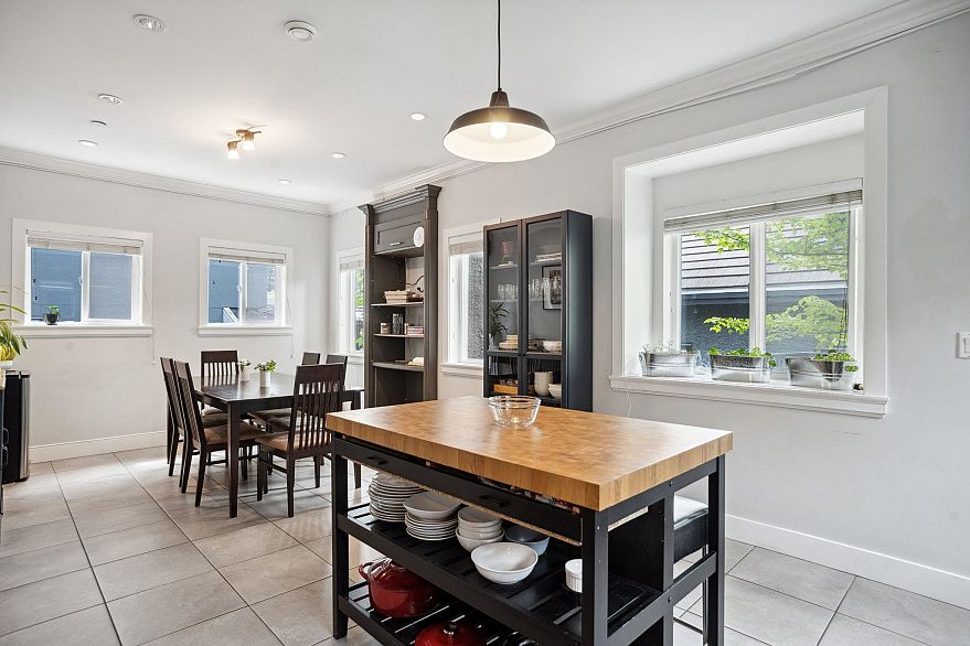 5187 Sherbrooke Street