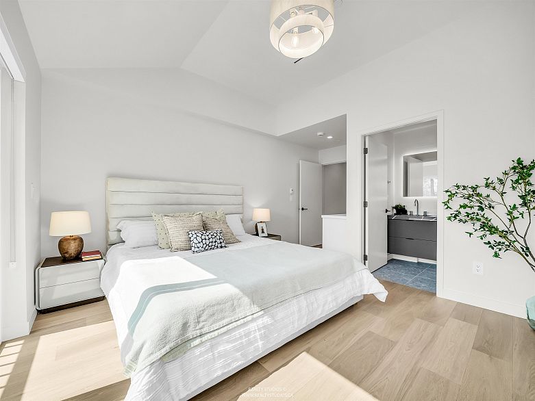 1 1120 E 23rd Avenue