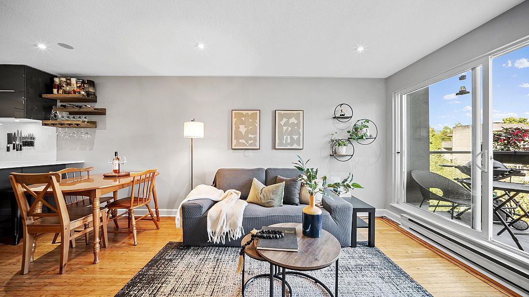 17 1345 W 4th Avenue