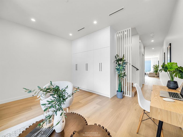 1 1120 E 23rd Avenue