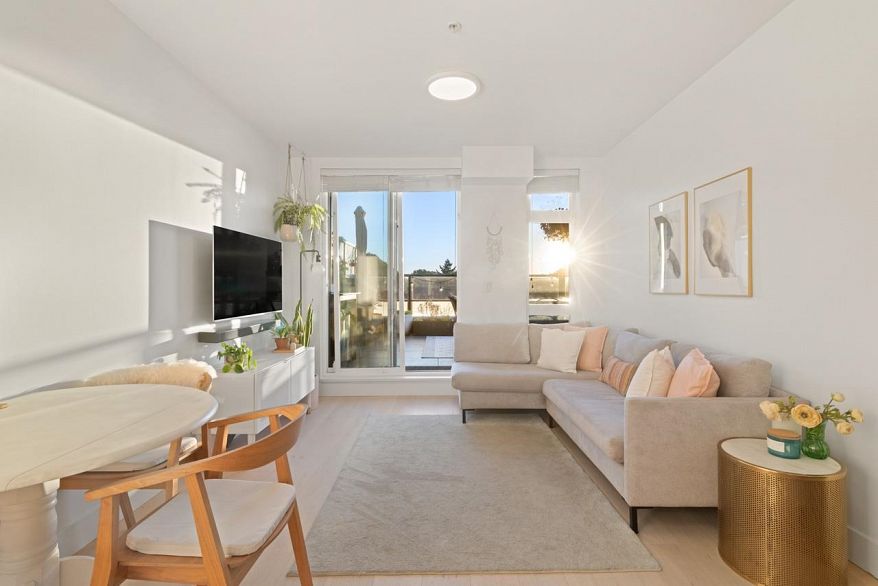 PH2 3939 Knight Street