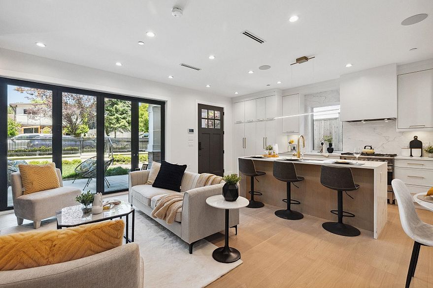 #1 2244 E 11th Avenue