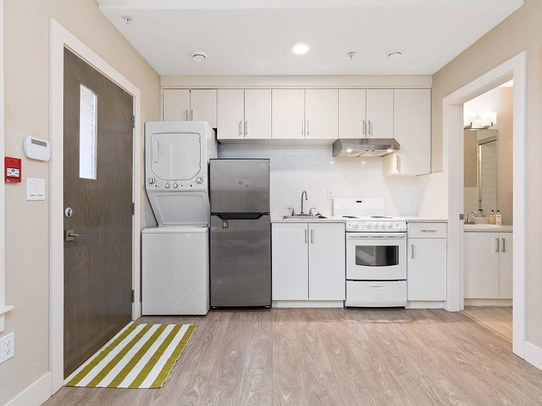 102 4577 Slocan Street