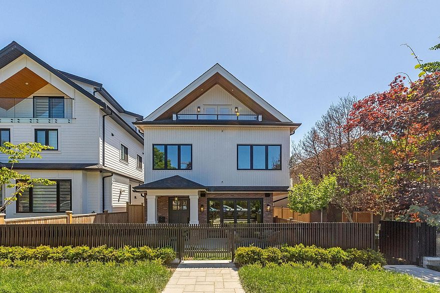 #1 2244 E 11th Avenue