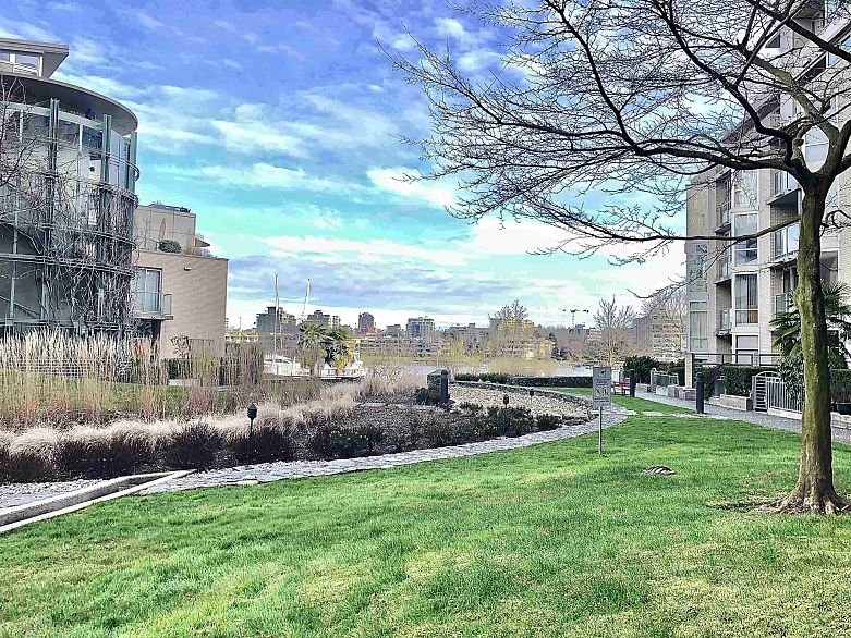 1705 1228 Marinaside Crescent