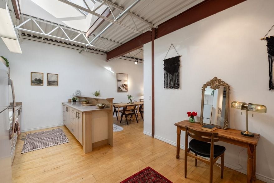 520 350 E 2nd Avenue