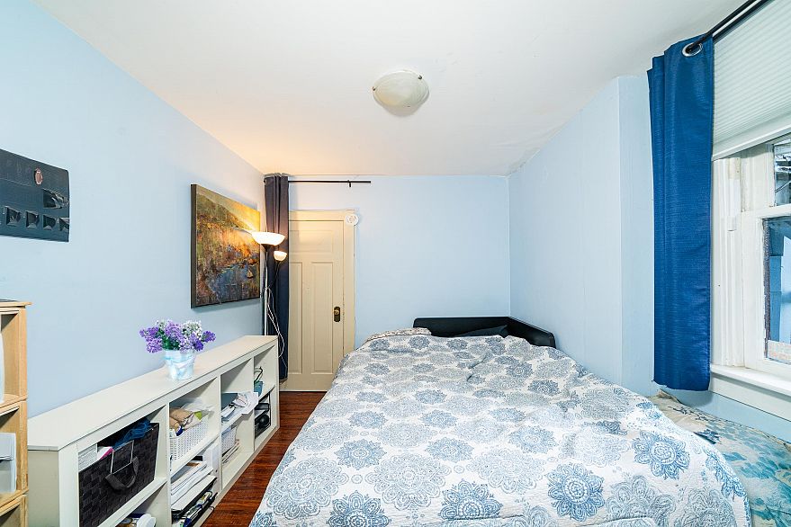 1989 W King Edward Avenue