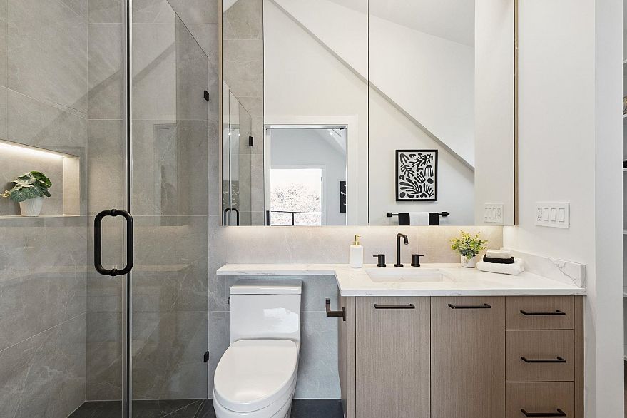 #1 2244 E 11th Avenue