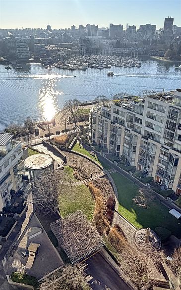 1705 1228 Marinaside Crescent