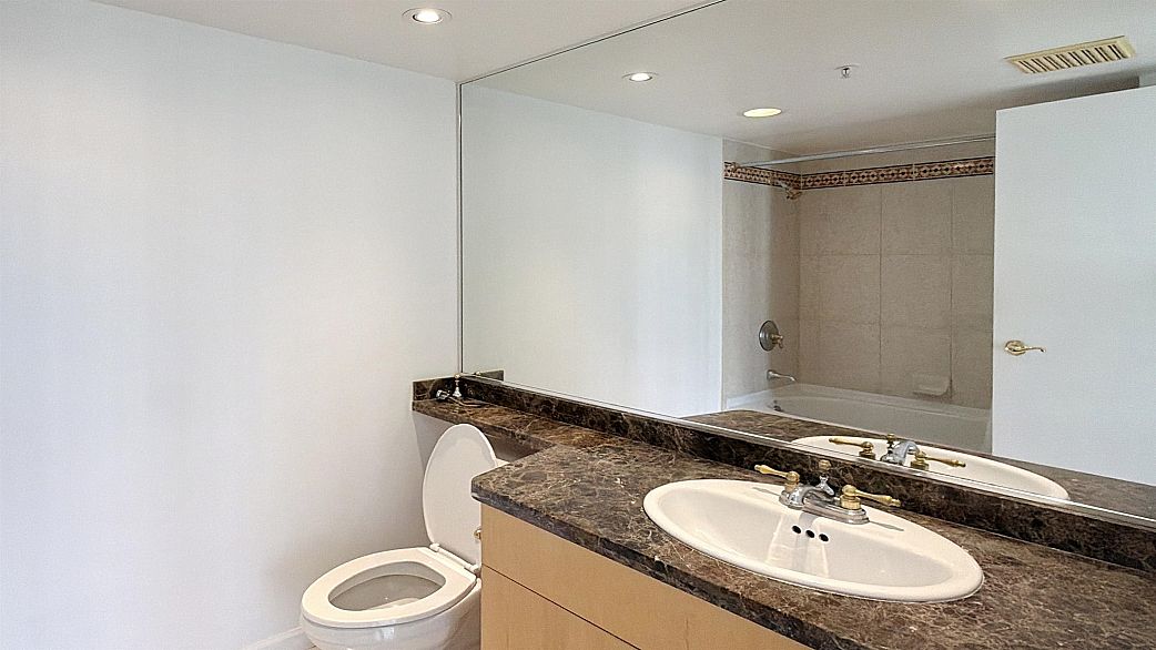 1705 1228 Marinaside Crescent