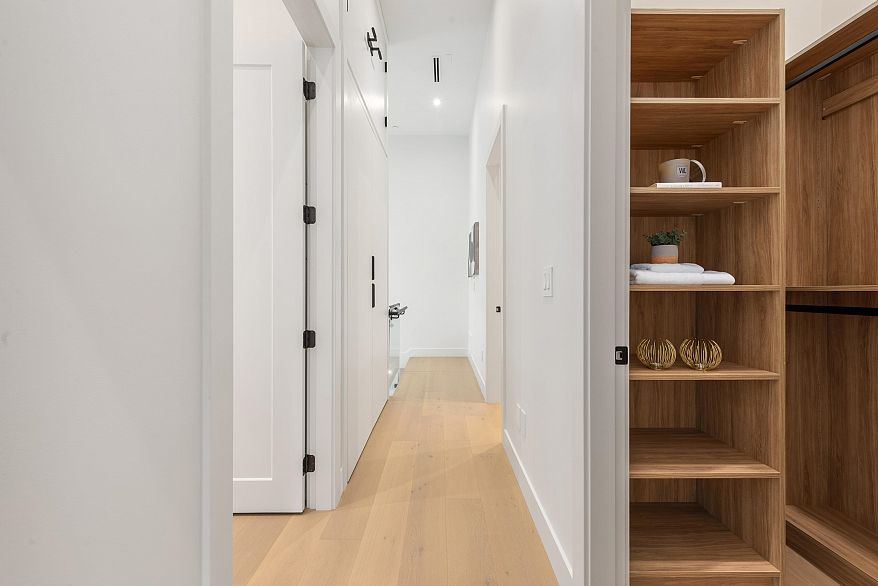 1 3232 W 38th Avenue