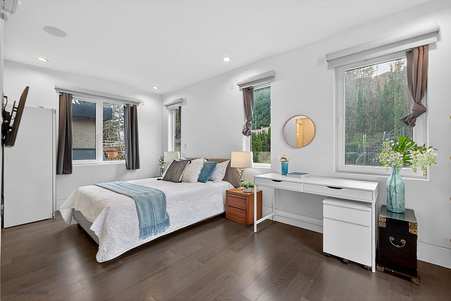 4350 Locarno Crescent