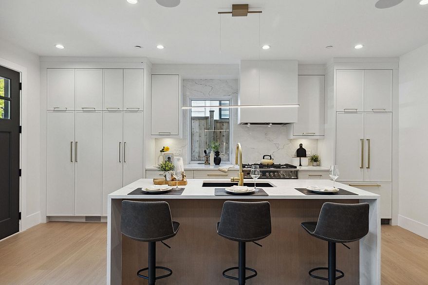 #1 2244 E 11th Avenue