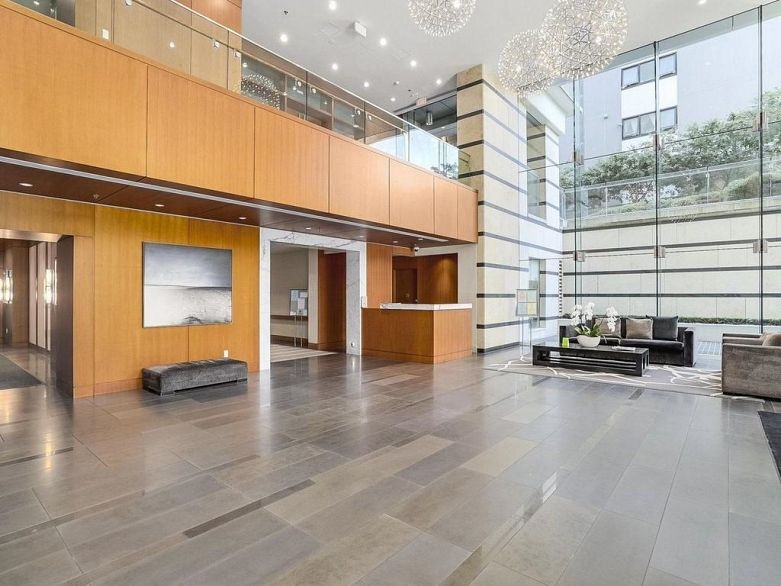 3307 1028 Barclay Street