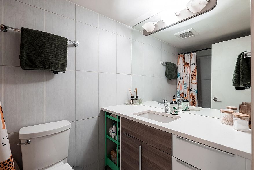 110 330 E 7th Avenue