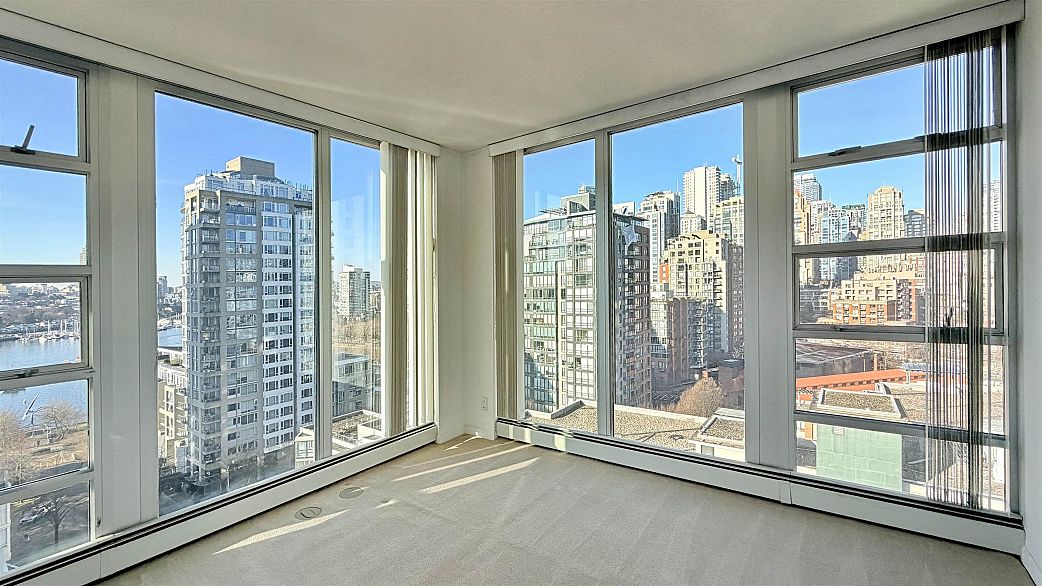 1705 1228 Marinaside Crescent