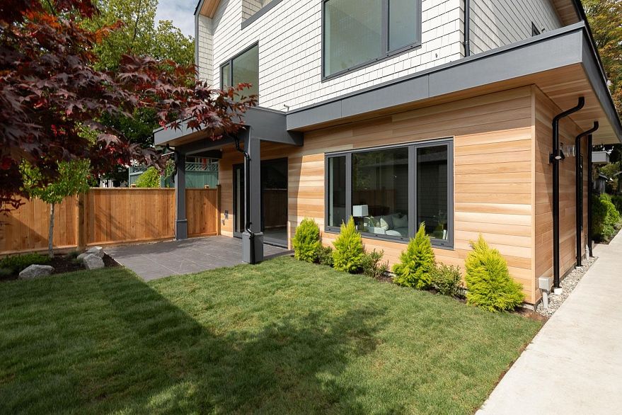 2 3186 W 11th Avenue