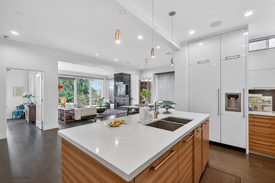 4350 Locarno Crescent