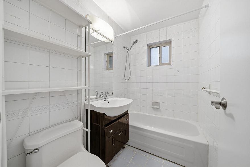 107 1940 Barclay Street