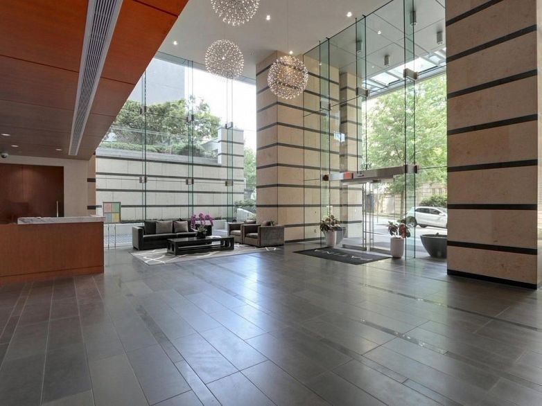 3307 1028 Barclay Street