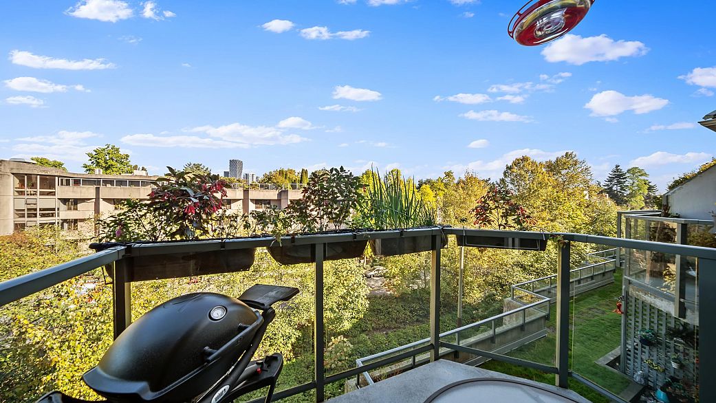 17 1345 W 4th Avenue