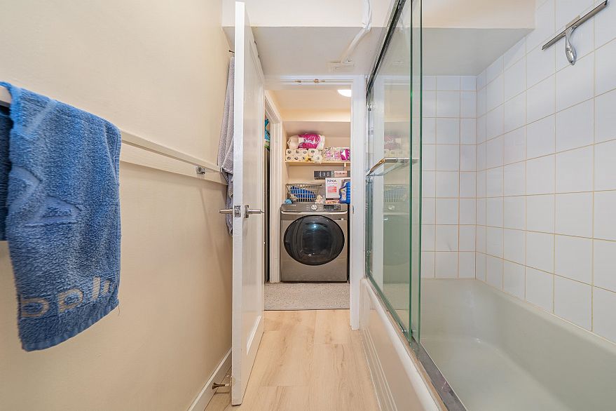 1989 W King Edward Avenue