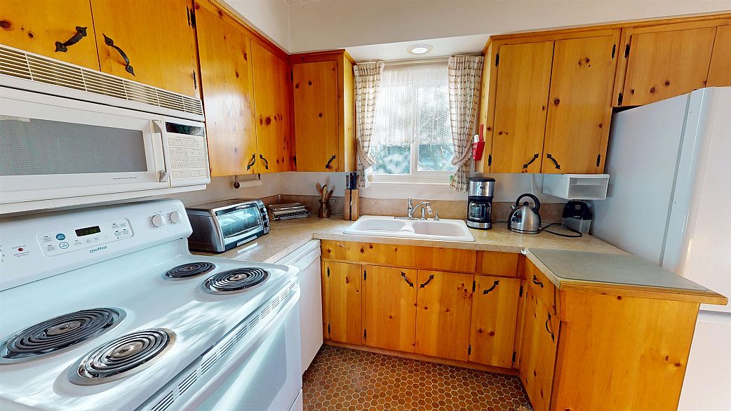 4793 Commercial Street