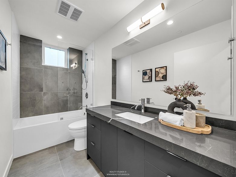 1 1120 E 23rd Avenue