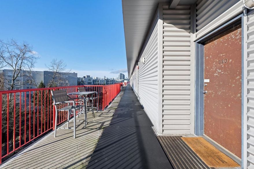 520 350 E 2nd Avenue