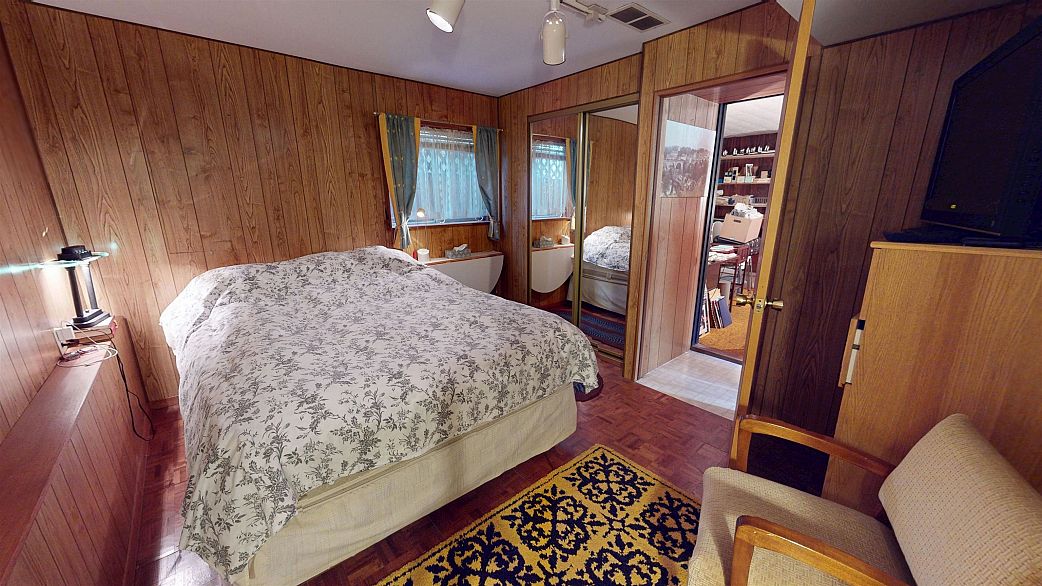 4793 Commercial Street