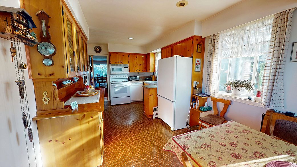 4793 Commercial Street