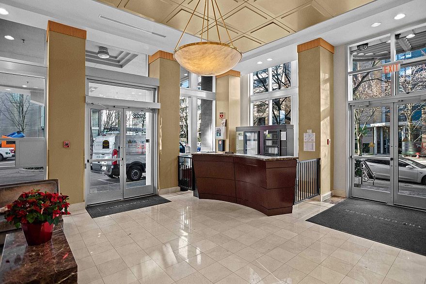 1705 1228 Marinaside Crescent