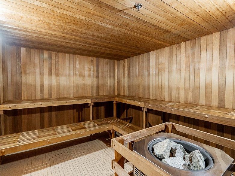 403 1425 W 6th Avenue