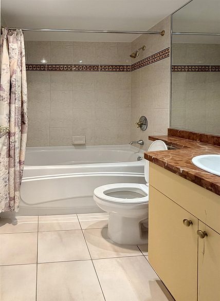 1705 1228 Marinaside Crescent