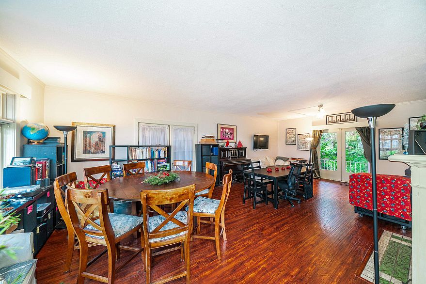 1989 W King Edward Avenue