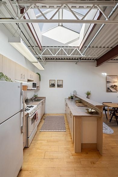 520 350 E 2nd Avenue