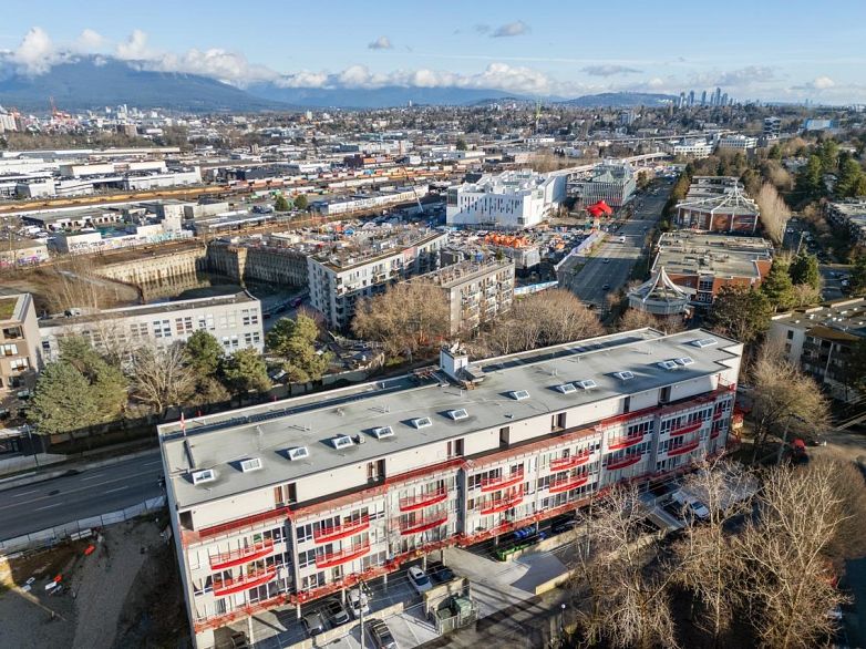 520 350 E 2nd Avenue