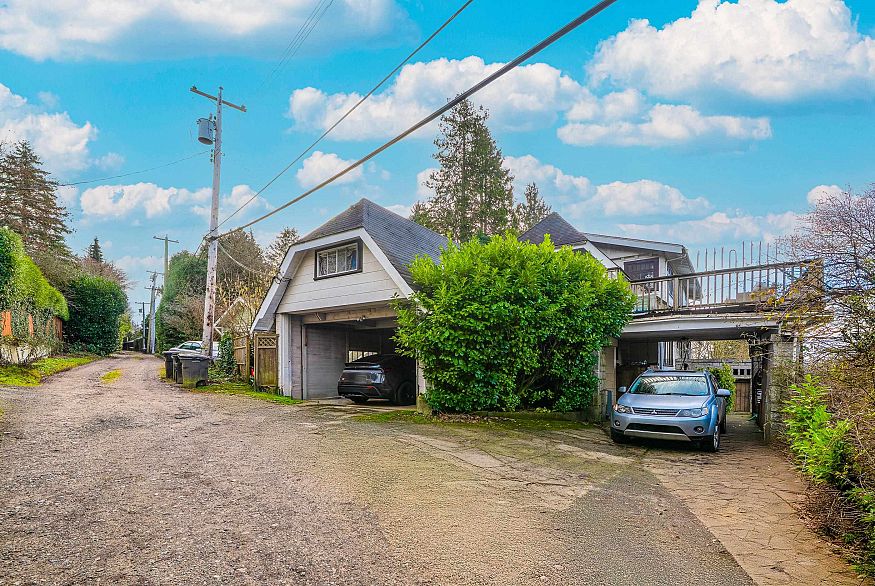 1989 W King Edward Avenue