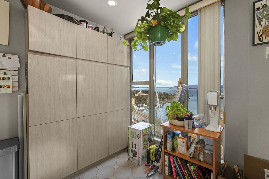 2005 1000 Beach Avenue