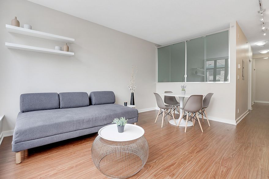 209 1249 Granville Street