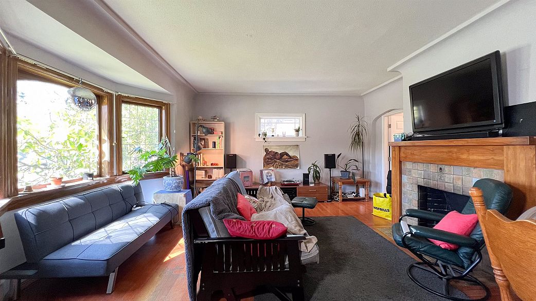 3088 Discovery Street