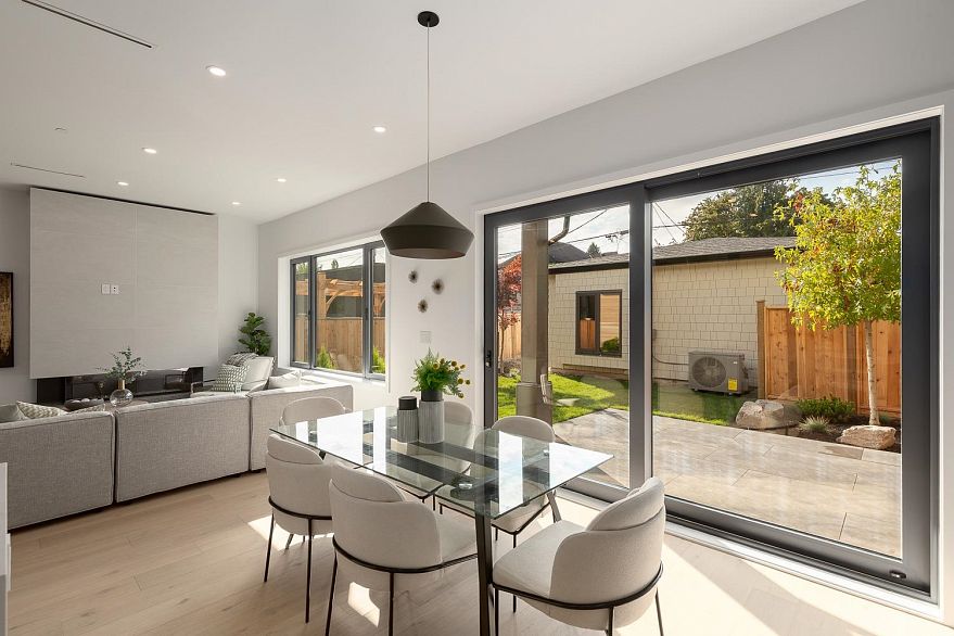 2 3186 W 11th Avenue