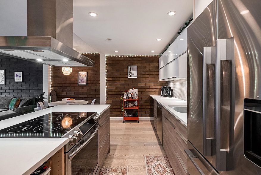 110 330 E 7th Avenue