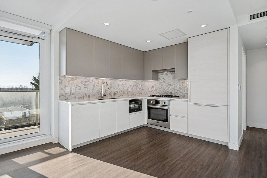 306 8181 Chester Street