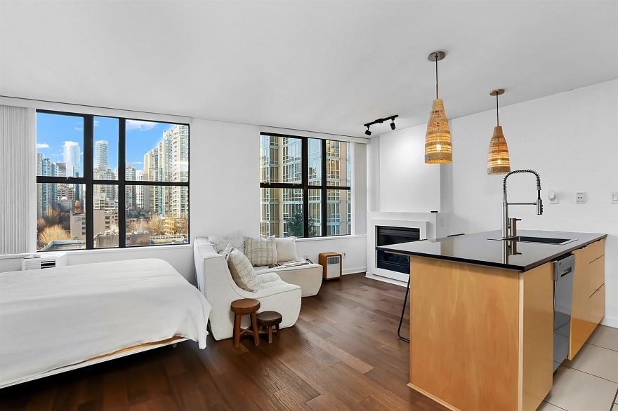 1108 989 Beatty Street